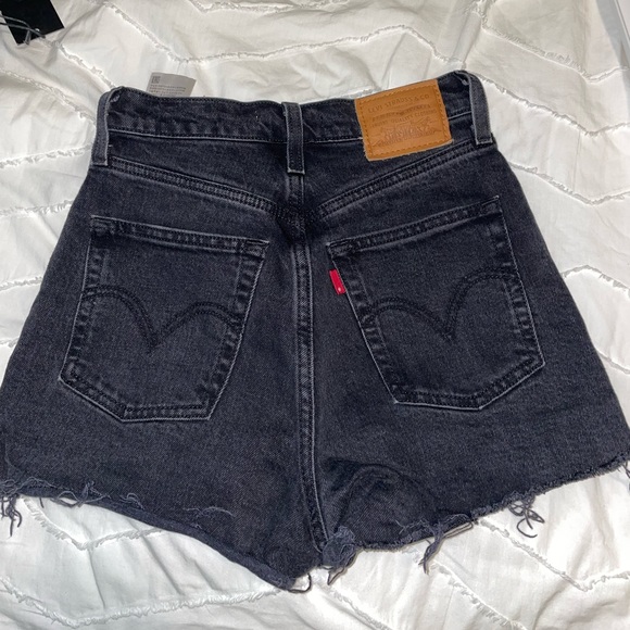 Levi’s Ribcage Short - Picture 2 of 2